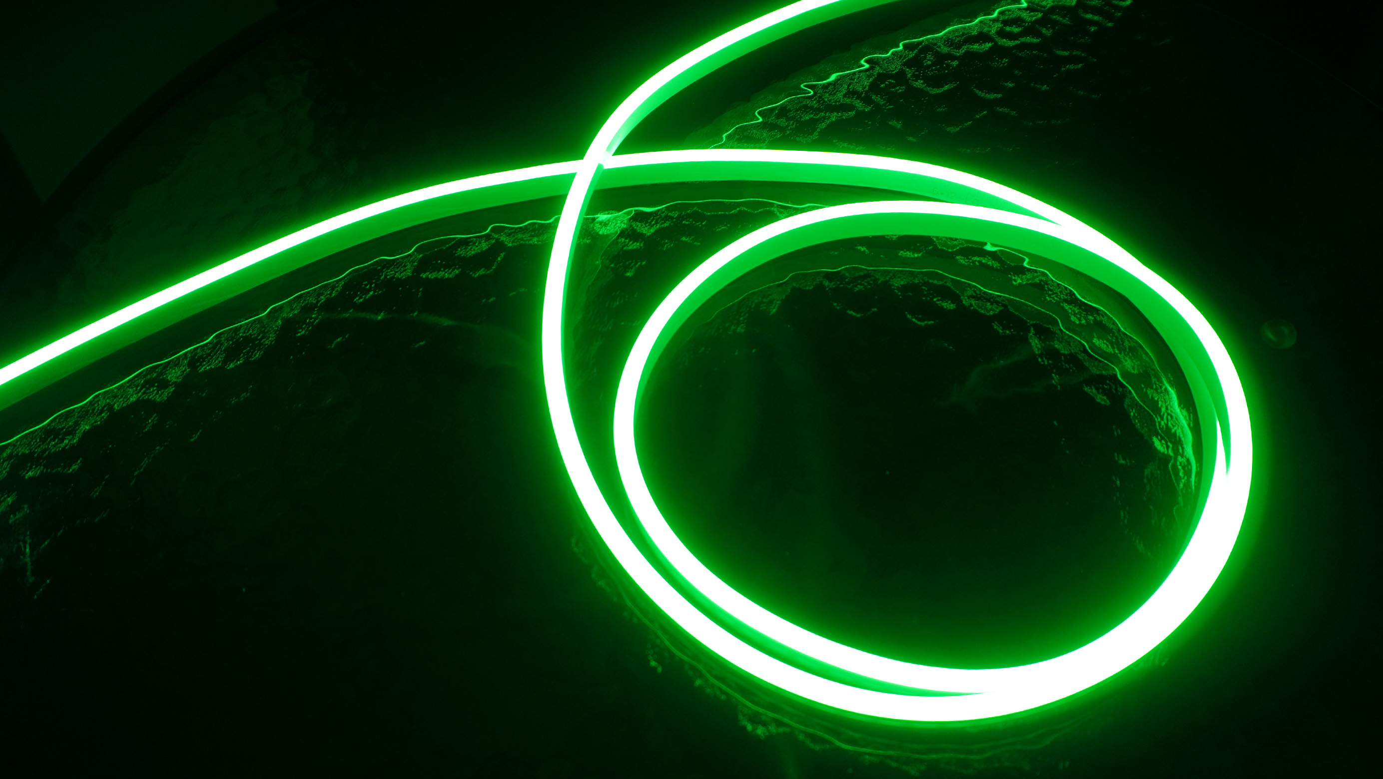 Неон тонкий 12V, цвет светло-зеленый NEON-6X12-SILICONE-LG-10MM-MEN
