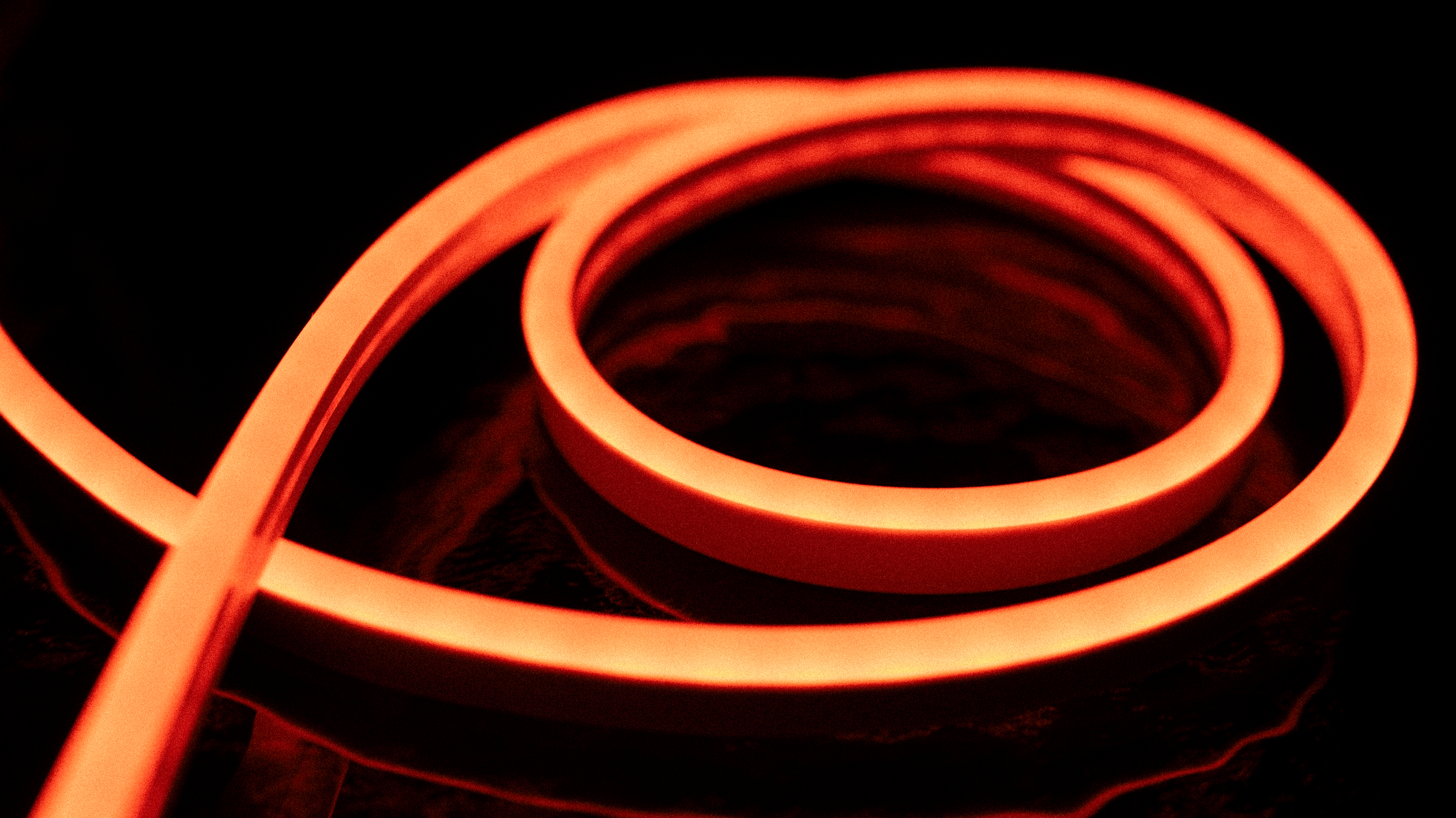 Неон тонкий 12V, цвет оранжевый NEON-6X12-SILICONE-O-10MM-MEN